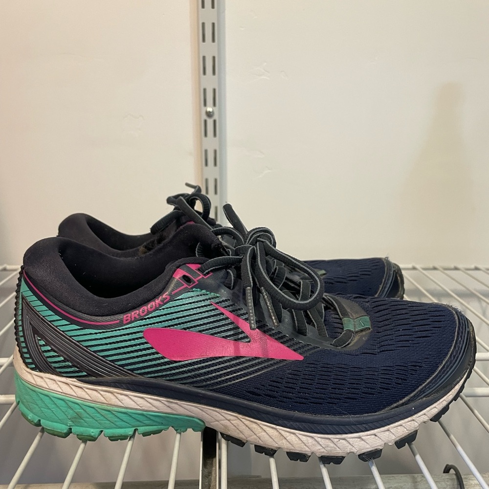 Brooks Signal 3 Running Shoe - Women's size 7.5